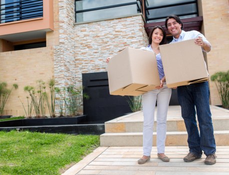 Low-carbon van used for eco-friendly house moving service
